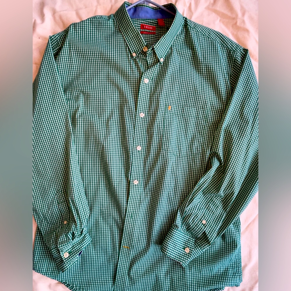 Izod Men's Green Checkered Button-Down Shirt